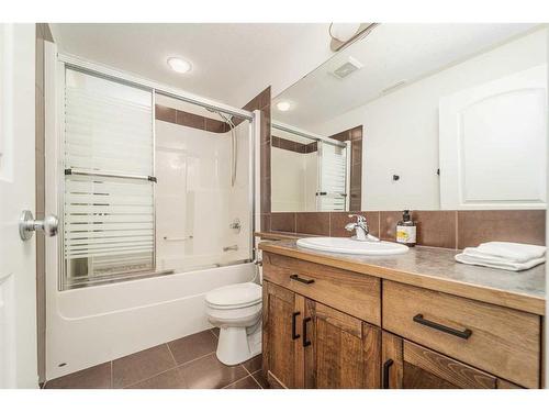 559 Canyon Cove West, Lethbridge, AB - Indoor Photo Showing Bathroom