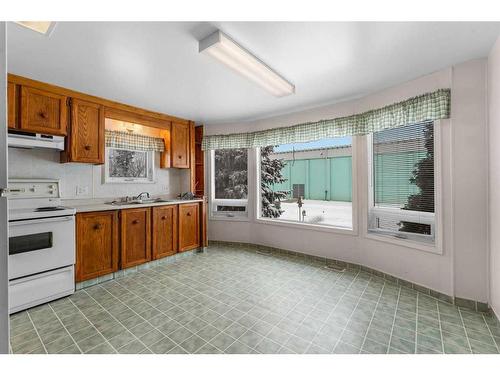 4913 51 Avenue, Stavely, AB - Indoor Photo Showing Kitchen