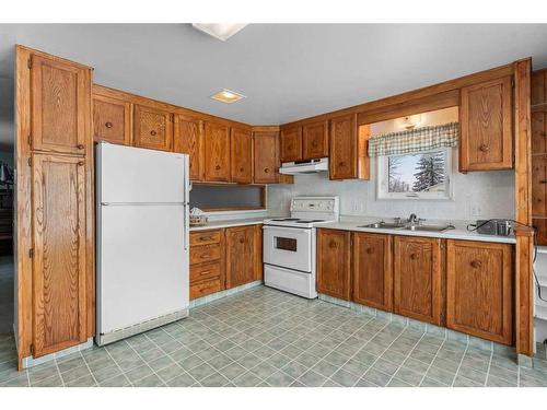 4913 51 Avenue, Stavely, AB - Indoor Photo Showing Kitchen