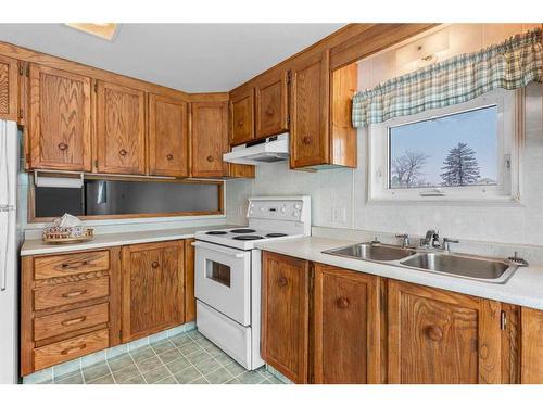 4913 51 Avenue, Stavely, AB - Indoor Photo Showing Kitchen With Double Sink