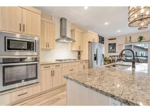 1-270 Couleesprings Terrace South, Lethbridge, AB - Indoor Photo Showing Kitchen With Double Sink With Upgraded Kitchen