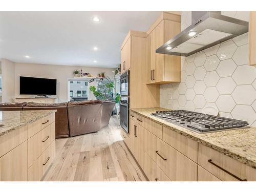 1-270 Couleesprings Terrace South, Lethbridge, AB - Indoor Photo Showing Kitchen With Upgraded Kitchen