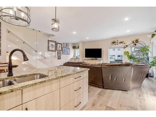 1-270 Couleesprings Terrace South, Lethbridge, AB - Indoor Photo Showing Kitchen With Double Sink