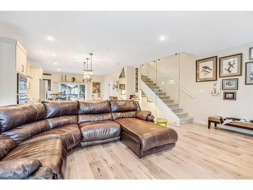 1-270 Couleesprings Terrace South, Lethbridge, AB - Indoor Photo Showing Living Room