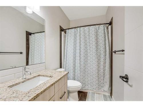 1-270 Couleesprings Terrace South, Lethbridge, AB - Indoor Photo Showing Bathroom