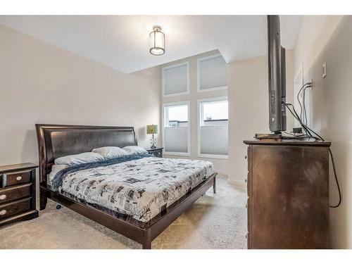 1-270 Couleesprings Terrace South, Lethbridge, AB - Indoor Photo Showing Bedroom