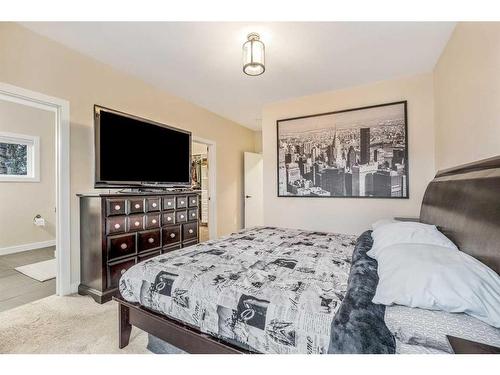 1-270 Couleesprings Terrace South, Lethbridge, AB - Indoor Photo Showing Bedroom