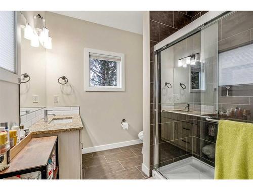 1-270 Couleesprings Terrace South, Lethbridge, AB - Indoor Photo Showing Bathroom