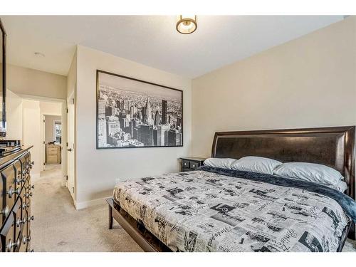 1-270 Couleesprings Terrace South, Lethbridge, AB - Indoor Photo Showing Bedroom