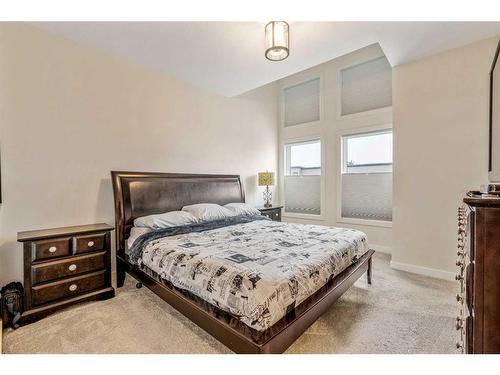 1-270 Couleesprings Terrace South, Lethbridge, AB - Indoor Photo Showing Bedroom