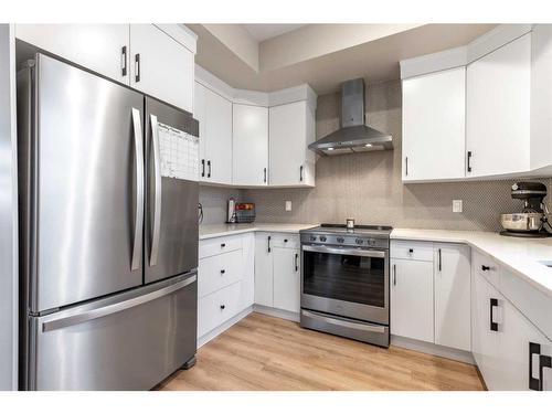 645 Aquitania Boulevard West, Lethbridge, AB - Indoor Photo Showing Kitchen