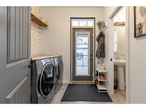 645 Aquitania Boulevard West, Lethbridge, AB - Indoor Photo Showing Laundry Room