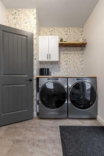 645 Aquitania Boulevard West, Lethbridge, AB - Indoor Photo Showing Laundry Room