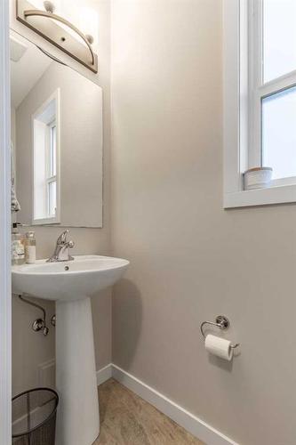 645 Aquitania Boulevard West, Lethbridge, AB - Indoor Photo Showing Bathroom