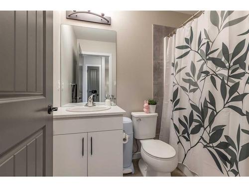 645 Aquitania Boulevard West, Lethbridge, AB - Indoor Photo Showing Bathroom