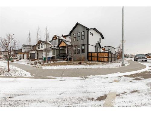 645 Aquitania Boulevard West, Lethbridge, AB - Outdoor