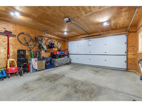 645 Aquitania Boulevard West, Lethbridge, AB - Indoor Photo Showing Garage