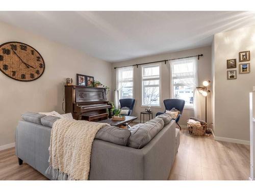 645 Aquitania Boulevard West, Lethbridge, AB - Indoor Photo Showing Living Room