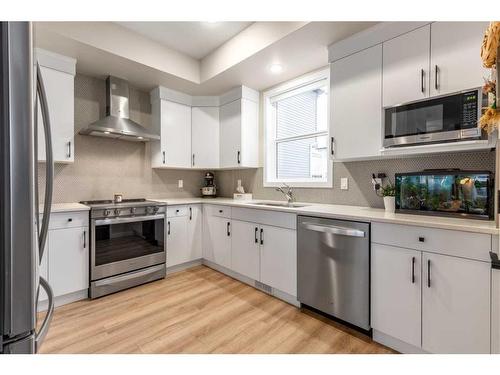 645 Aquitania Boulevard West, Lethbridge, AB - Indoor Photo Showing Kitchen