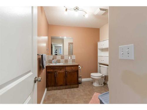 311 Barons Street, Nobleford, AB - Indoor Photo Showing Bathroom