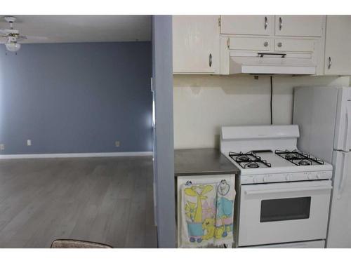 205 2Nd Street, Picture Butte, AB - Indoor Photo Showing Kitchen