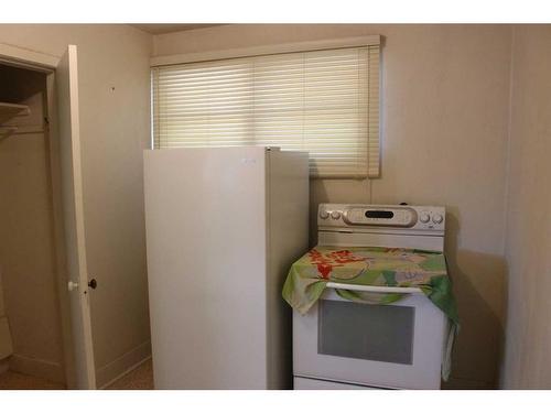 205 2Nd Street, Picture Butte, AB - Indoor Photo Showing Laundry Room