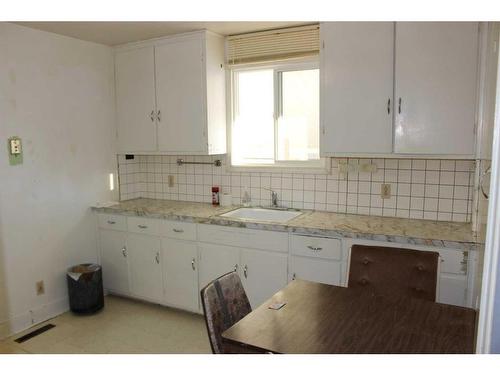 205 2Nd Street, Picture Butte, AB - Indoor Photo Showing Kitchen