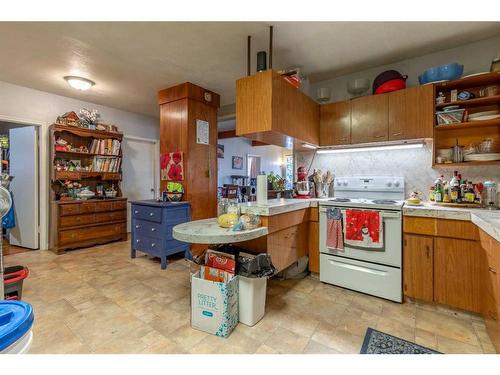 343 1St Street West, Cardston, AB - Indoor Photo Showing Kitchen