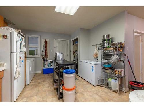 343 1St Street West, Cardston, AB - Indoor Photo Showing Laundry Room