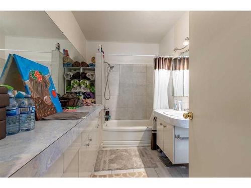 343 1St Street West, Cardston, AB - Indoor Photo Showing Bathroom