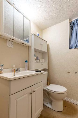 343 1St Street West, Cardston, AB - Indoor Photo Showing Bathroom