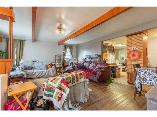 343 1St Street West, Cardston, AB - Indoor Photo Showing Living Room