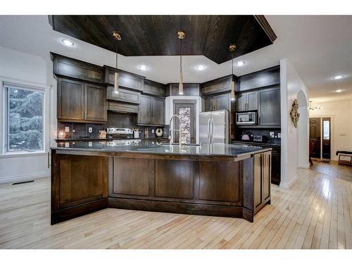 4 Heritage Point West, Lethbridge, AB - Indoor Photo Showing Kitchen With Stainless Steel Kitchen With Upgraded Kitchen