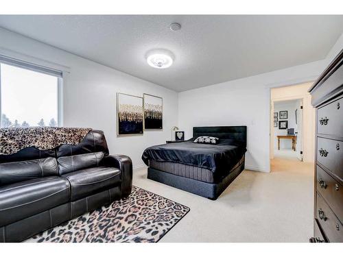 4 Heritage Point West, Lethbridge, AB - Indoor Photo Showing Bedroom