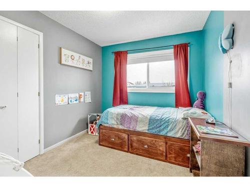 501 51 Avenue, Coalhurst, AB - Indoor Photo Showing Bedroom