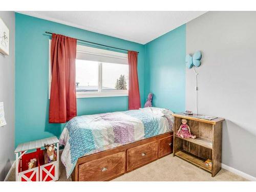 501 51 Avenue, Coalhurst, AB - Indoor Photo Showing Bedroom