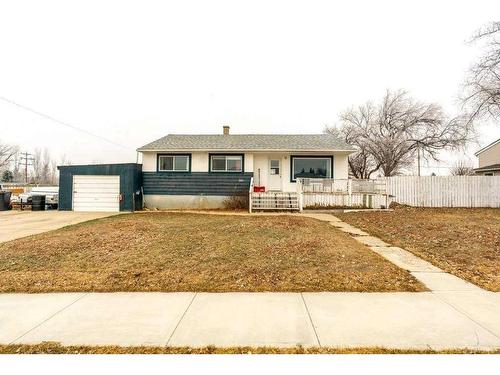 501 51 Avenue, Coalhurst, AB - Outdoor