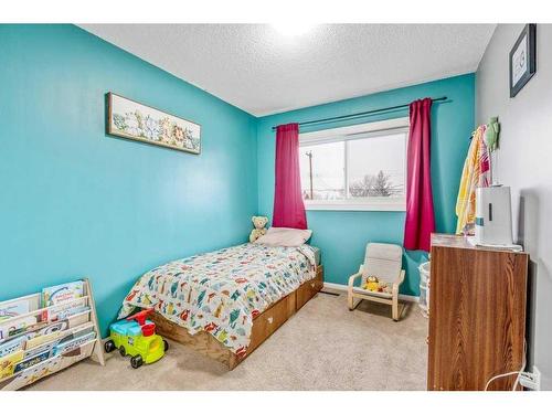 501 51 Avenue, Coalhurst, AB - Indoor Photo Showing Bedroom