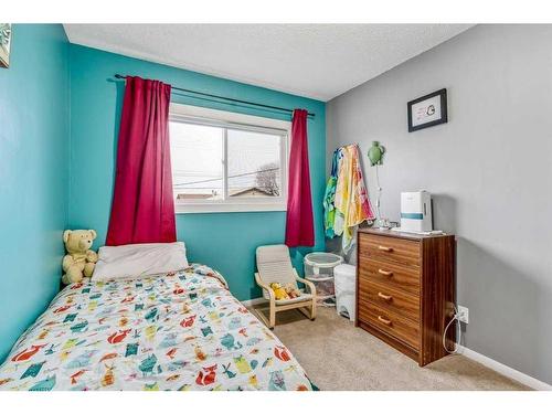 501 51 Avenue, Coalhurst, AB - Indoor Photo Showing Bedroom