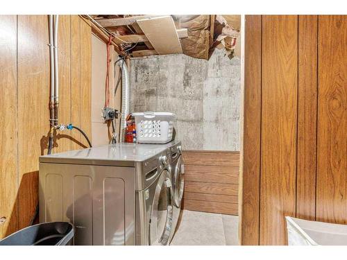 501 51 Avenue, Coalhurst, AB - Indoor Photo Showing Laundry Room