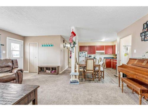 501 51 Avenue, Coalhurst, AB - Indoor Photo Showing Living Room