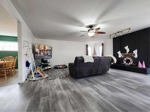 1308 Huron Place South, Lethbridge, AB - Indoor