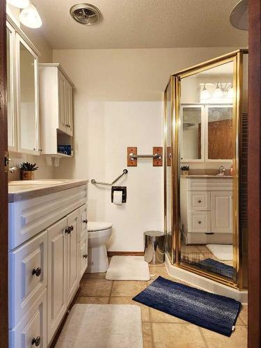 1308 Huron Place South, Lethbridge, AB - Indoor Photo Showing Bathroom