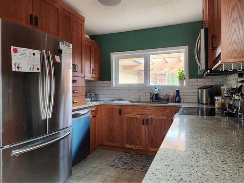 1308 Huron Place South, Lethbridge, AB - Indoor Photo Showing Kitchen