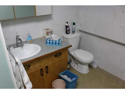 105001 Rr 22-1, Rural Lethbridge County, AB - Indoor Photo Showing Bathroom