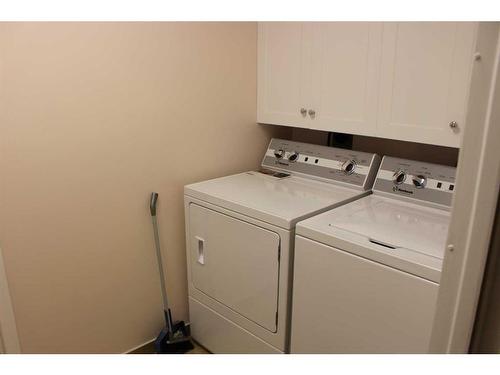 105001 Rr 22-1, Rural Lethbridge County, AB - Indoor Photo Showing Laundry Room