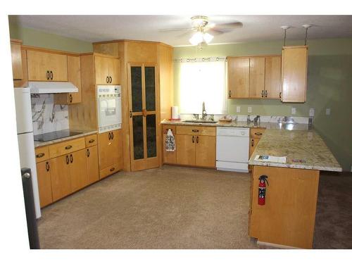 105001 Rr 22-1, Rural Lethbridge County, AB - Indoor Photo Showing Kitchen