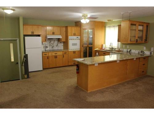 105001 Rr 22-1, Rural Lethbridge County, AB - Indoor Photo Showing Kitchen