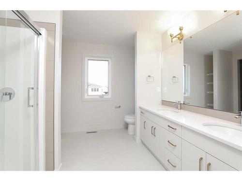 1400 Halifax Road West, Lethbridge, AB - Indoor Photo Showing Bathroom