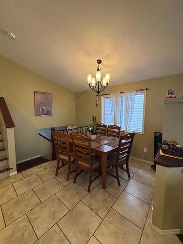 724 Florence Ho Leong Crescent North, Lethbridge, AB - Indoor Photo Showing Dining Room